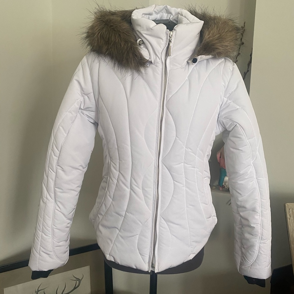 - Obermeyer, white quilted ski jacket, size 4 NO SIGNS OF WEAR